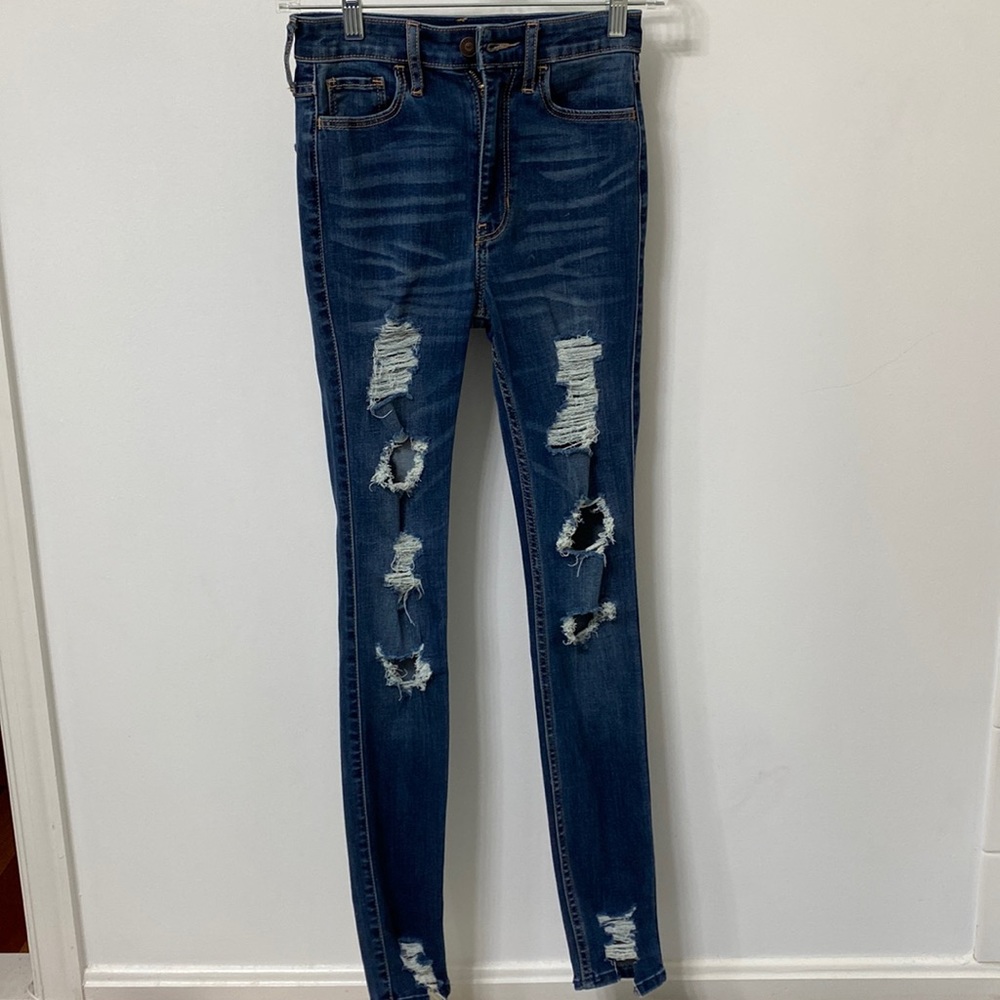 Ripped hollister jeans with high waste